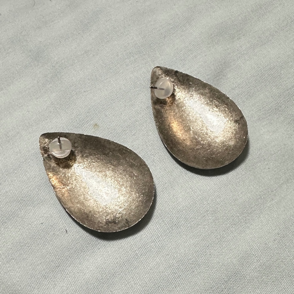 Two-tone teardrop post earrings with floral design. - Picture 2 of 10